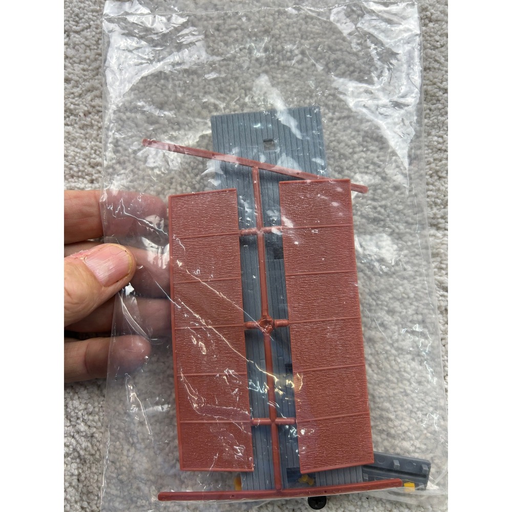 Vintage Life-Like HO Scale Switchman's Shanty Model Railroad Building Kit - Picture 4 of 7